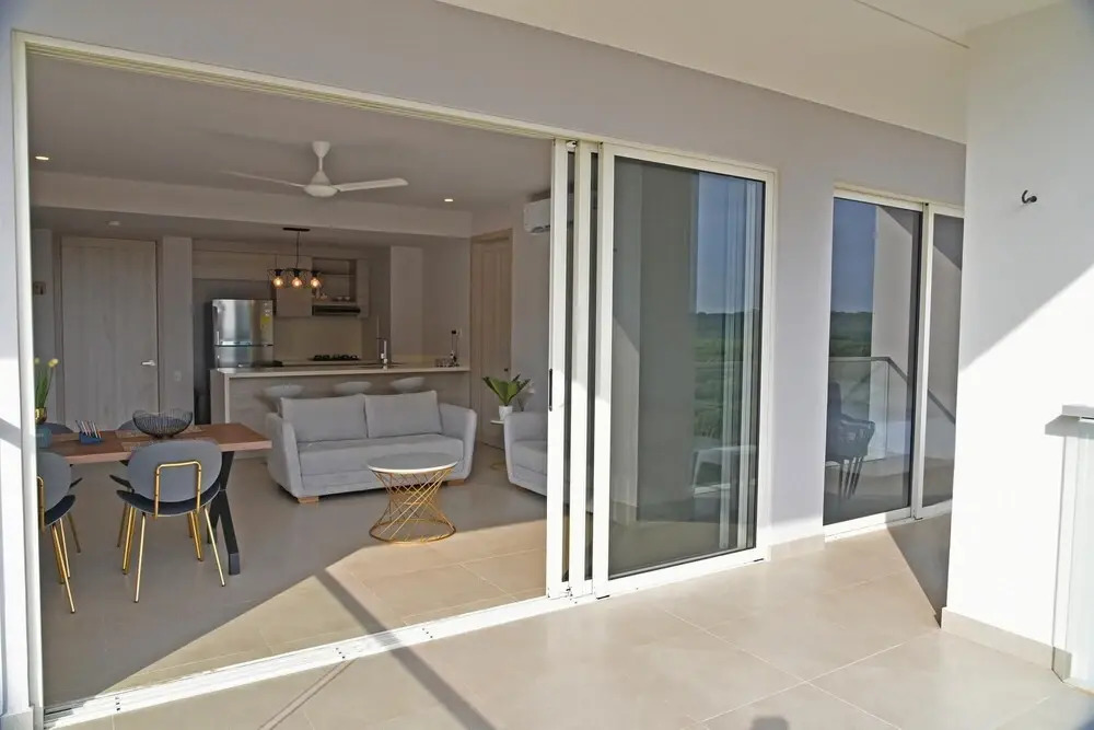 Spacious Apartment in a Modern Condominium w Lovely View