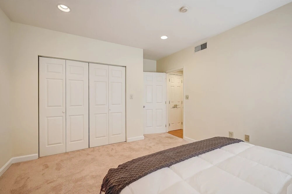 FRONTDESK 242 S 17th St Apts Rittenhouse Sq Philadelphia