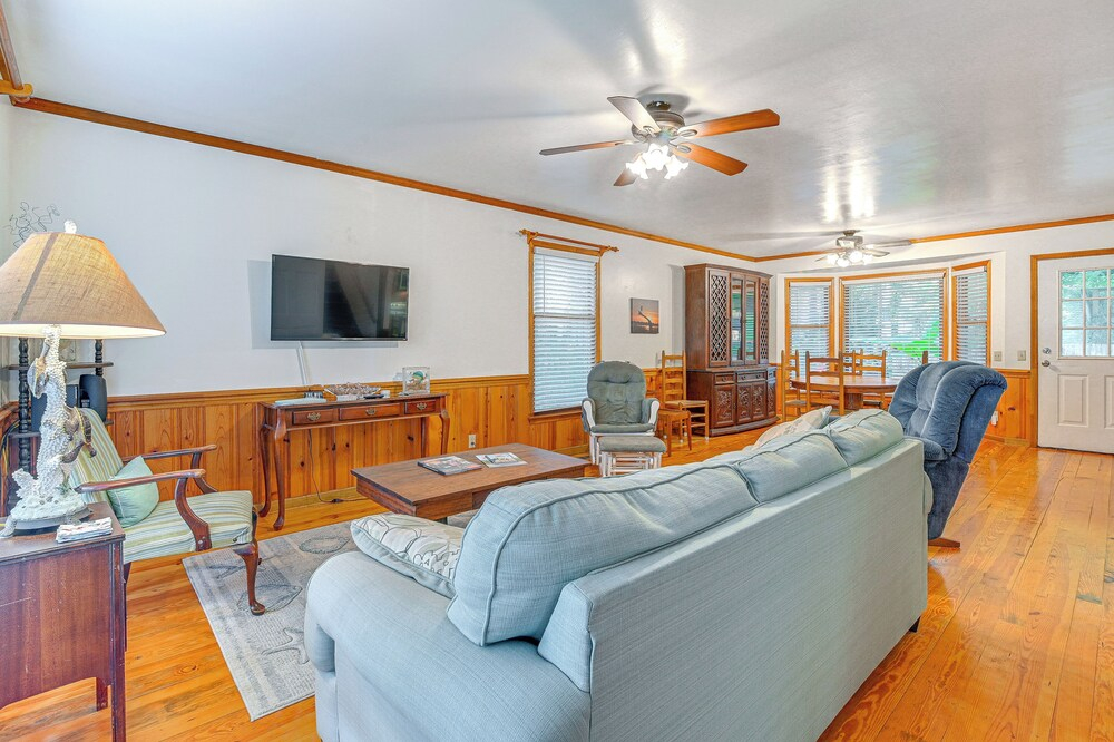 Half Mile to Beach: Murrells Inlet Home w/ Deck!