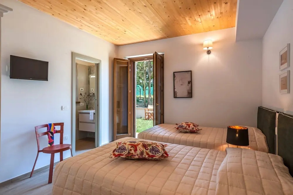 I Gelsi 12&2 by Marche Holiday Villas