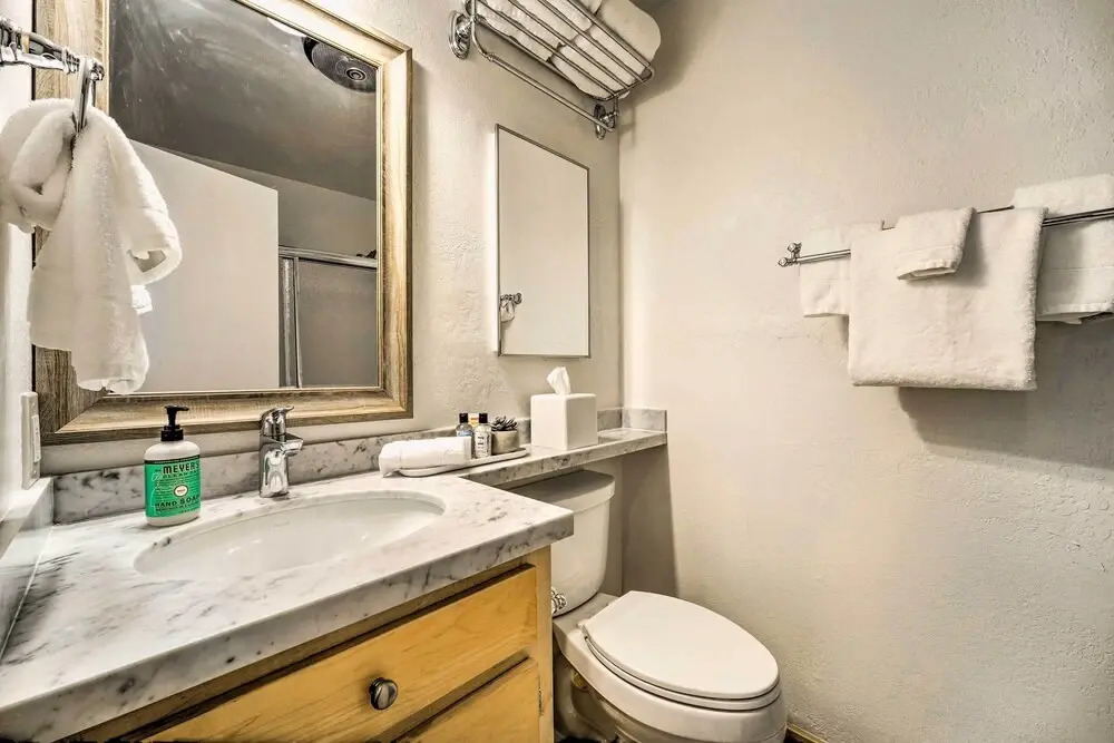 Walk to Ski Resort: Tahoe Donner Studio w/ Balcony