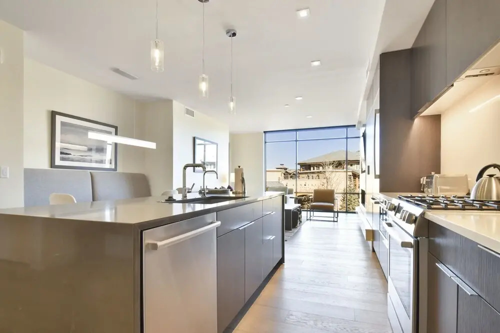 Modern & Luxurious 2 Br - Ski In/ski Out! 2 Bedroom Condo by Redawning