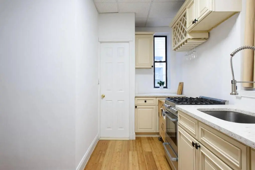 454-4r New 2BR Prime Midtown Best Value Sleeps 5
