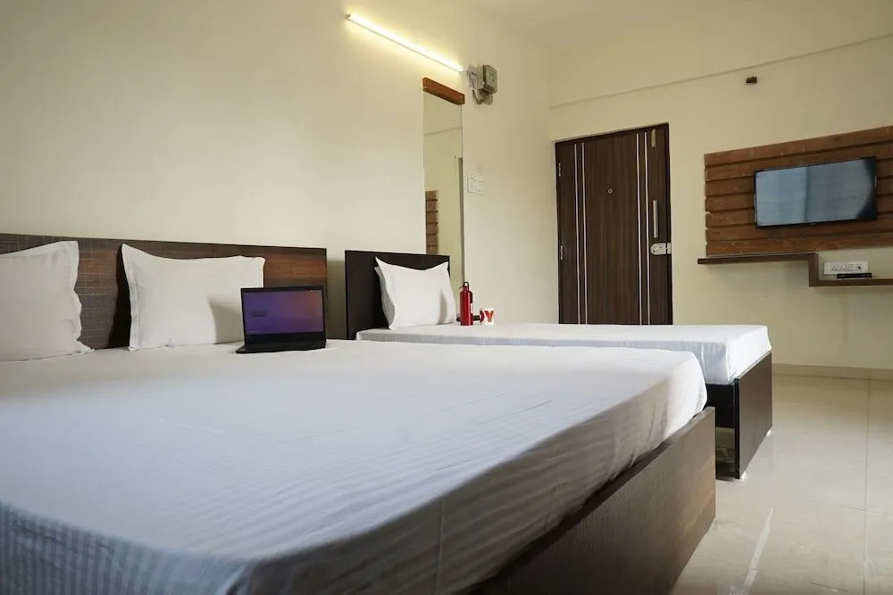 OYO 28029 Living Luxurious Studio Rooms