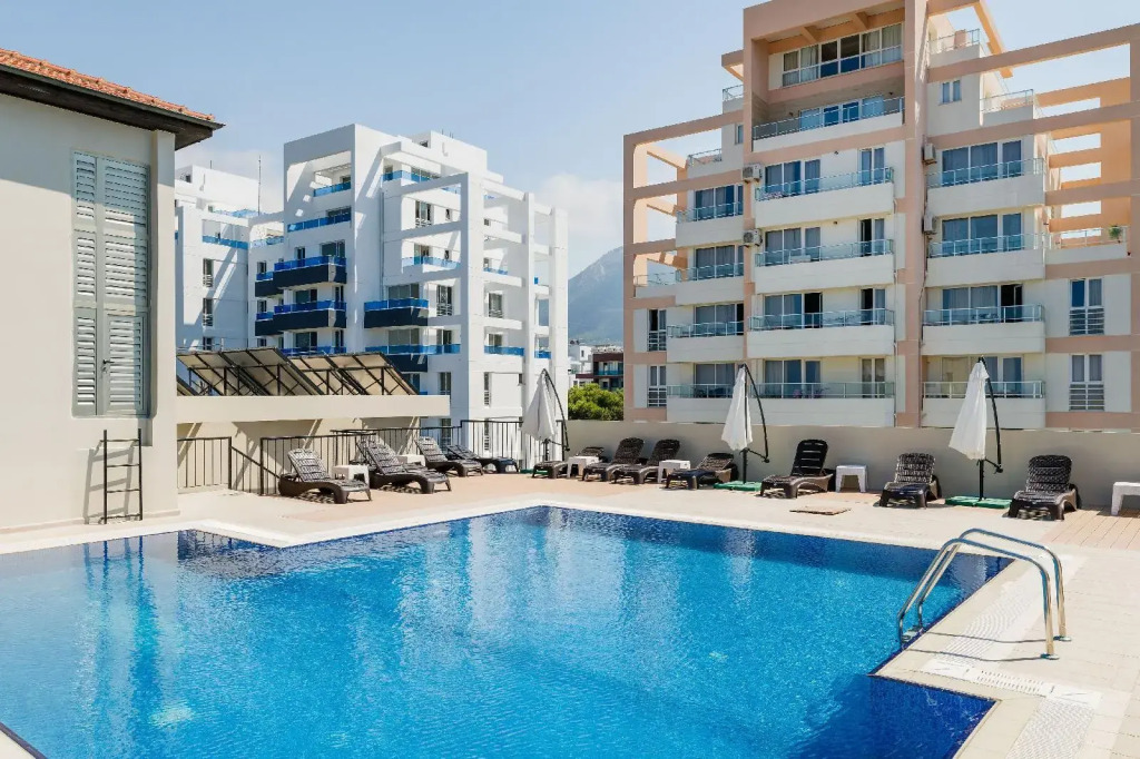 Olivia Palm Hotel
