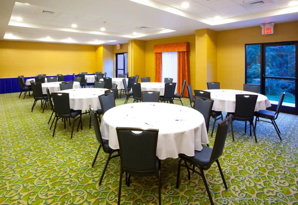 Holiday Inn Express & Suites Culpeper by IHG