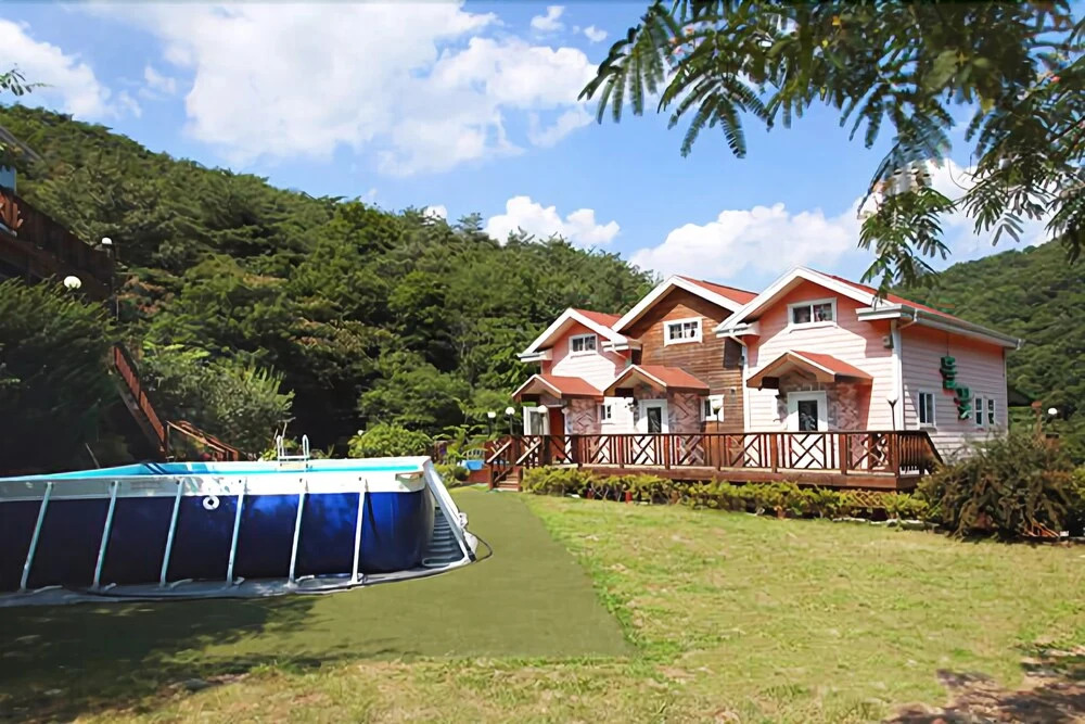 Yangsan Chickweed & Flower Pension