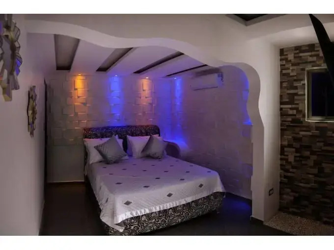 Luxury 14 Bedroom Villa Walking to Clubs/beaches!