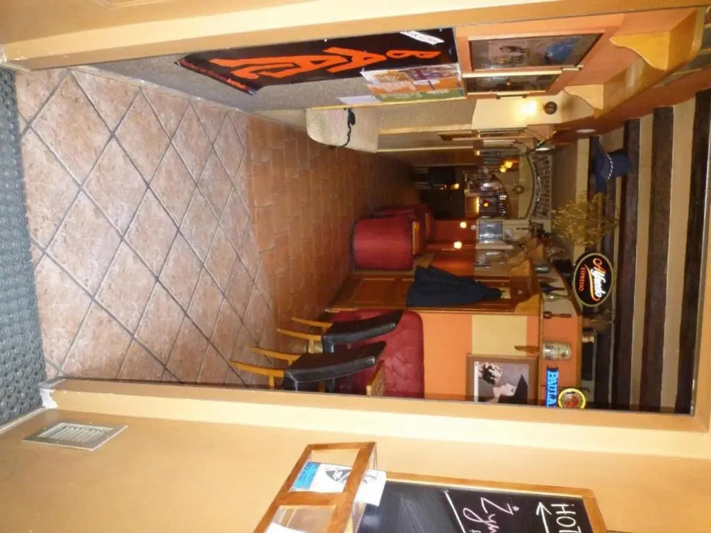 Academus - Pub, Rooms, Cider
