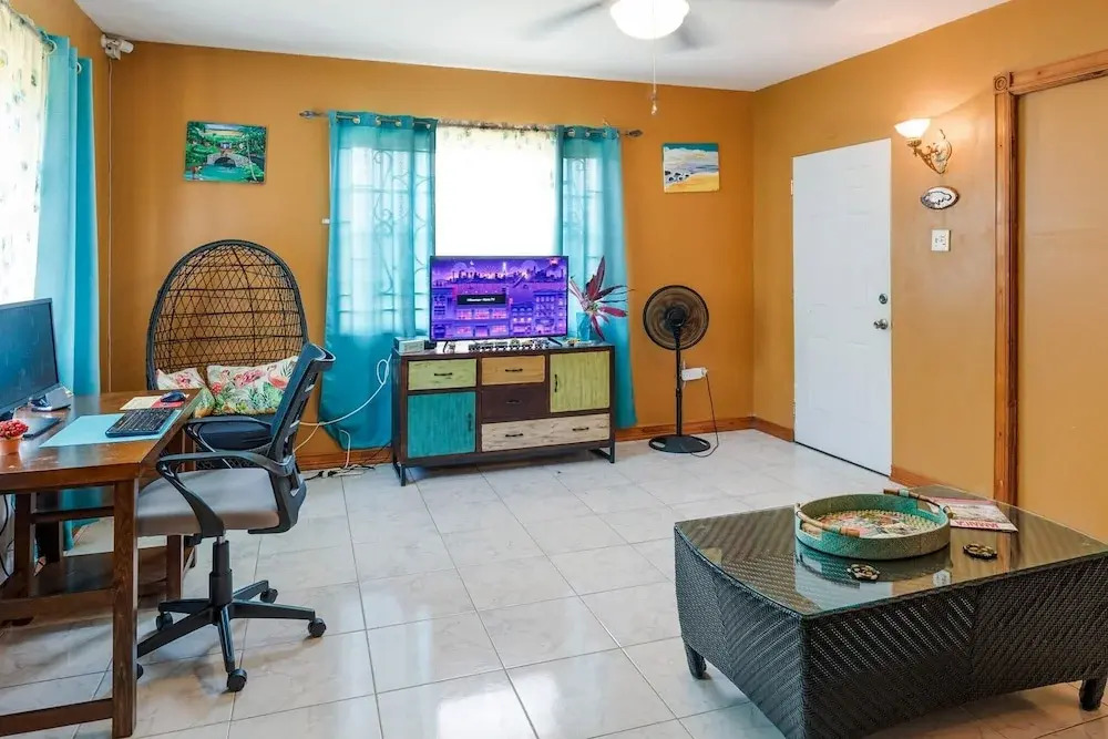 YanceyLargo-6BR Two-Story Estate w/Mountain Views by RedAwning