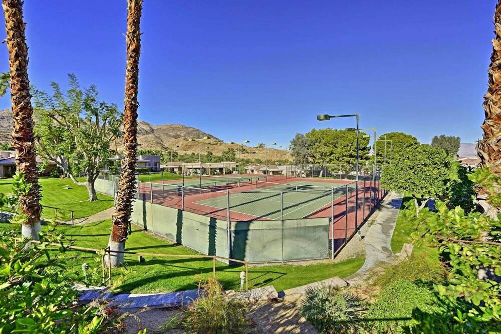 Palm Desert Townhome w/ Mountain Views & Patio