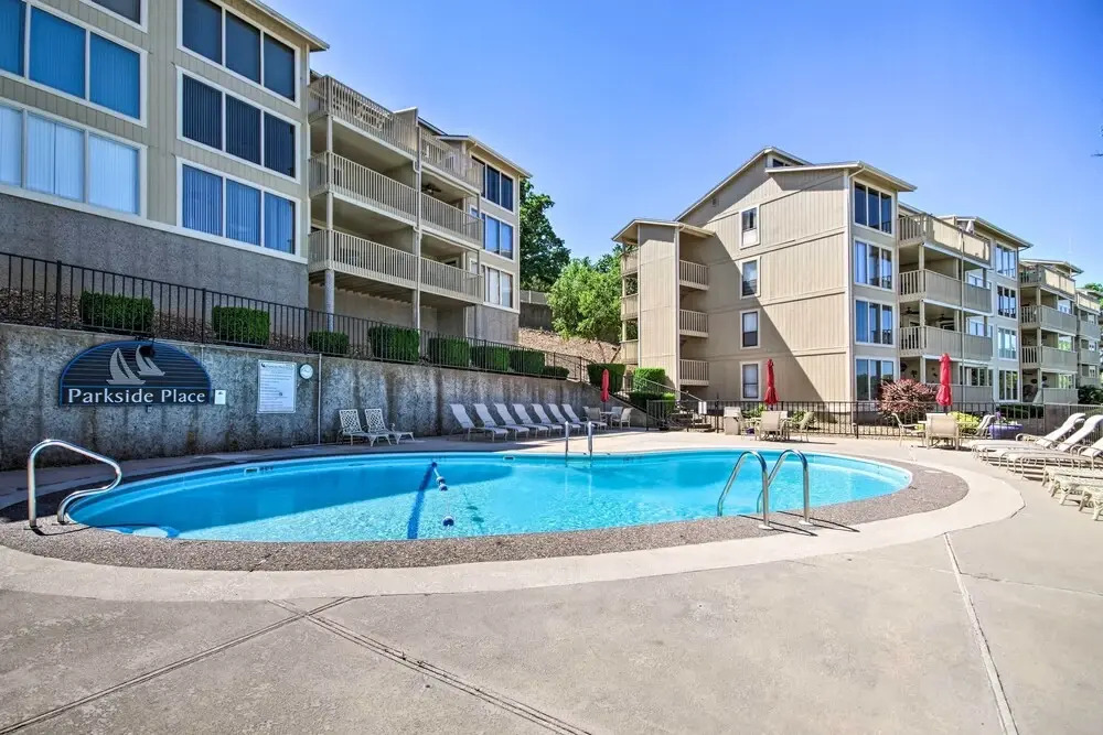 Lakefront Condo w/ Balcony in Osage Beach!