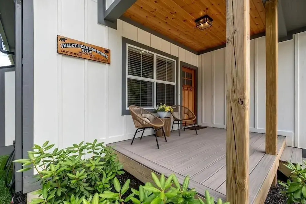 Walkable Downtown 5BR - Hot Tub and Resort Access