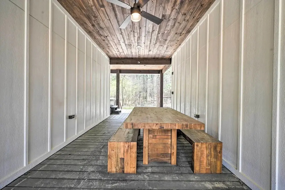 Private Hot Tub, Outdoor Fireplace: Broken Bow Gem