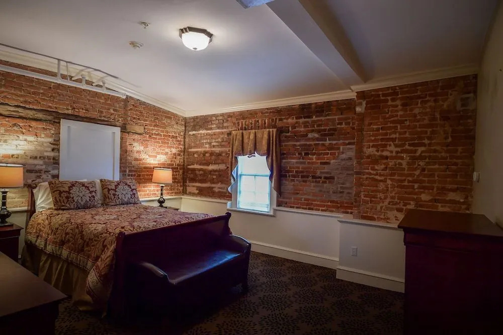 The Chester Publick House Restaurant and Inn
