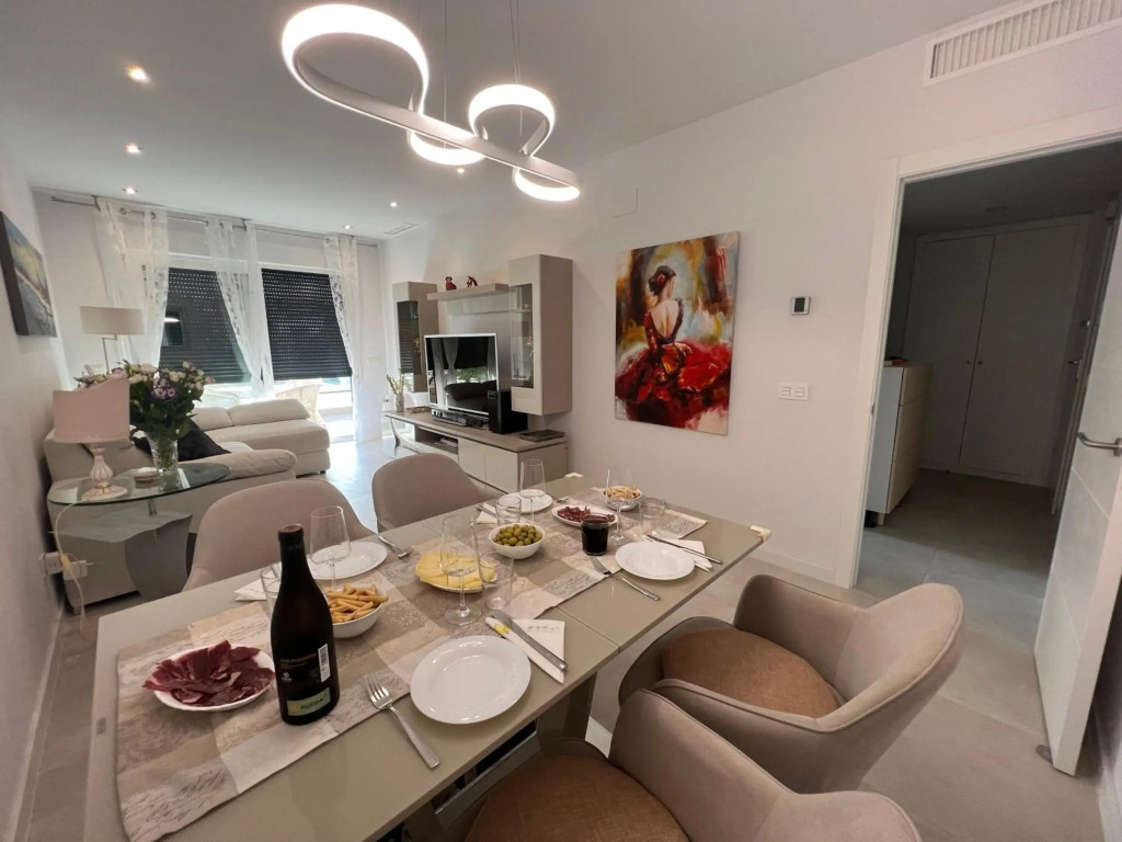 New build modern ap 4 min walk to the beach and Marbella old town