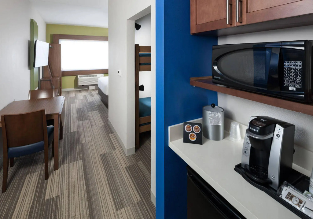 Holiday Inn Express & Suites Orlando At SeaWorld by IHG