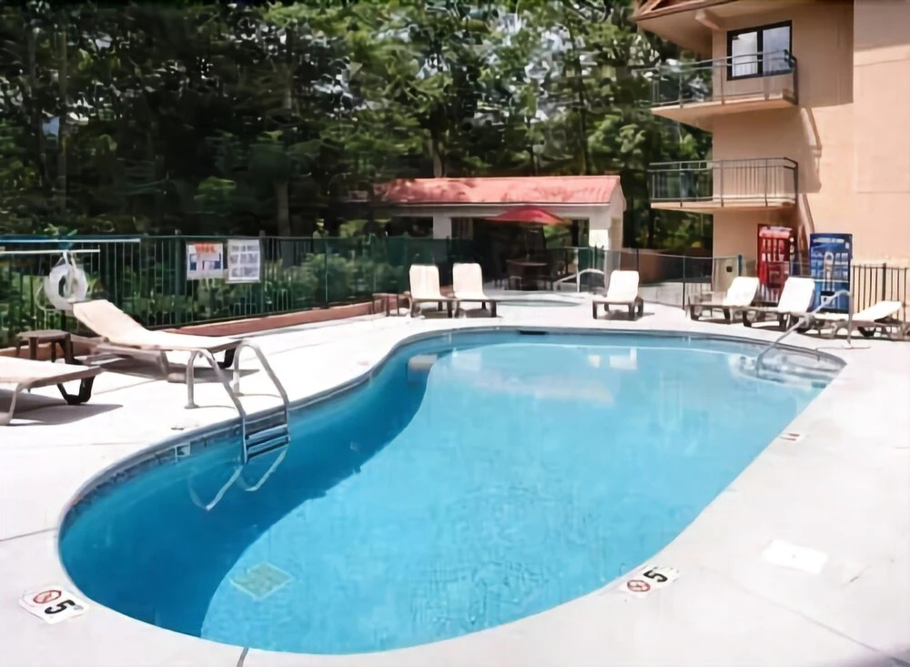 Summit Manor Condominiums
