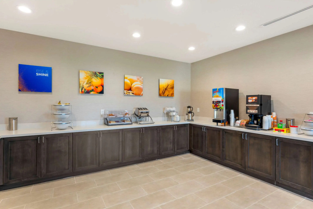 Comfort Inn & Suites Balch Springs - SE Dallas