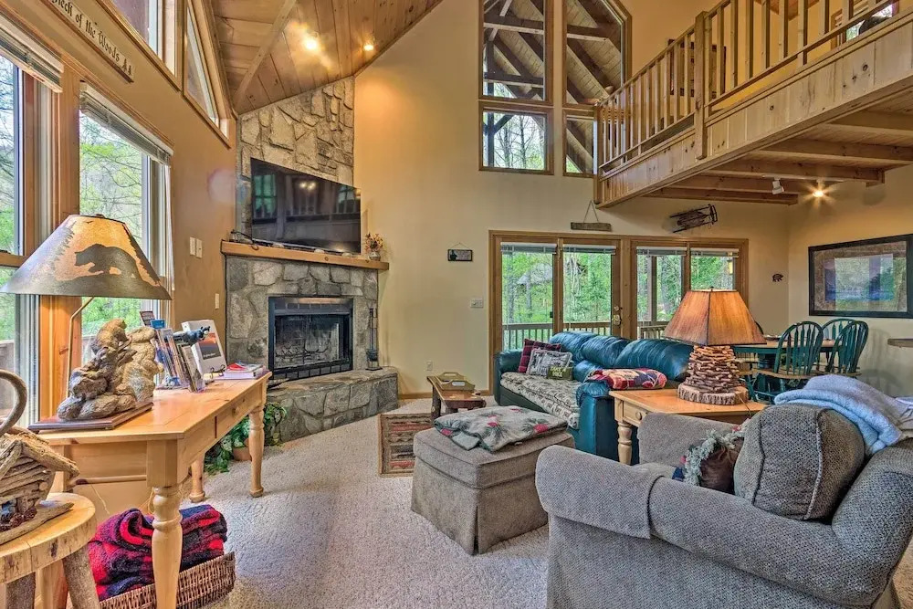 Spacious Maggie Valley Cabin w/ Hot Tub & MTN View