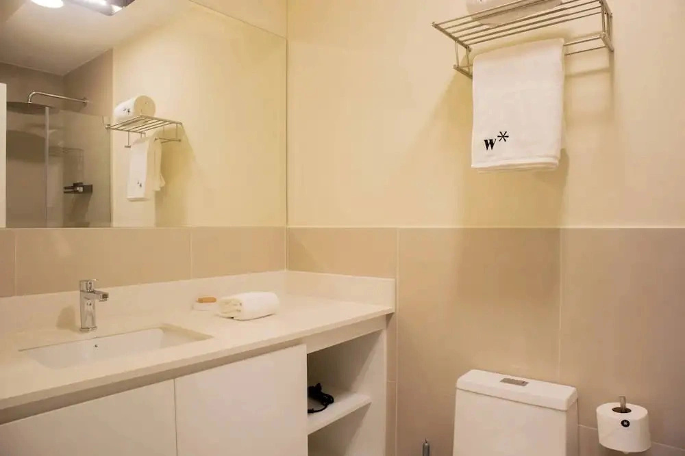 w Enchanting 2BR w Balcony Near Kennedy Park