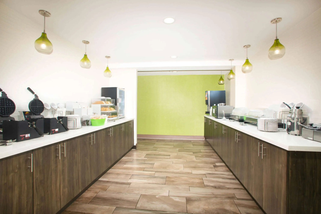 La Quinta Inn & Suites by Wyndham St Louis Hazelwood North