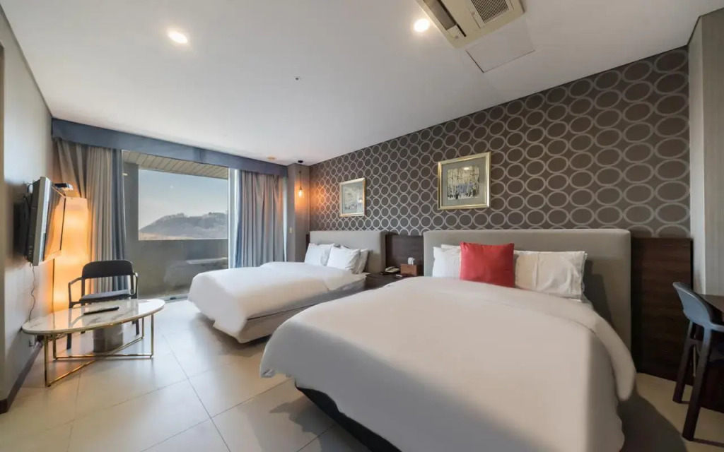 WIZ Hotel