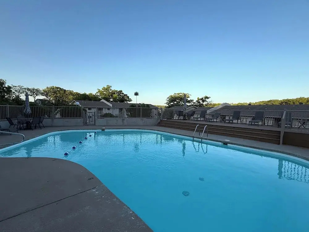 Carefree Tranquility at the Lake Waterfront Stay for 4 With Resort Amenities