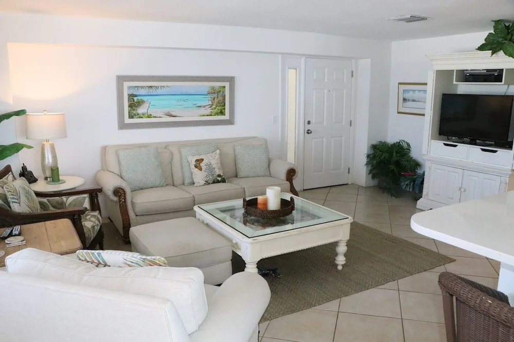Jamaica Royale - 803 - 2 Br Condo