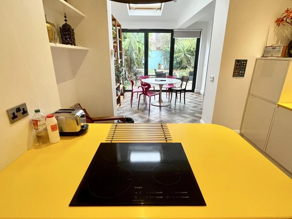 Colourful 3BD Home With Garden in Southville
