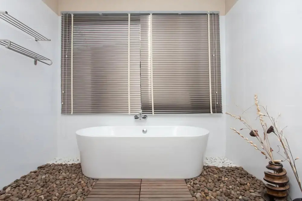 Modern 4BR Pool Villa Virginie Naiharn