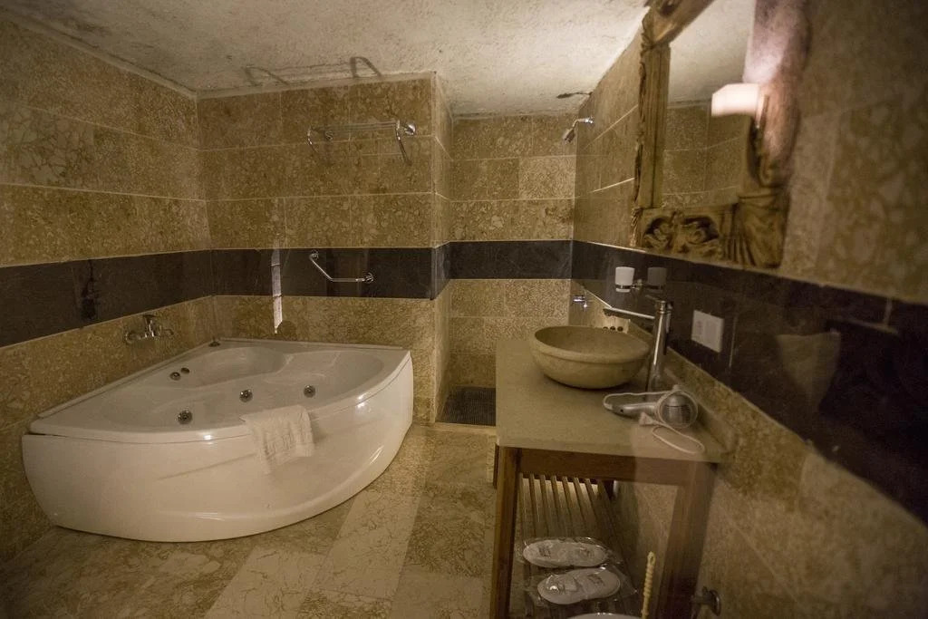 Spelunca Cave Hotel