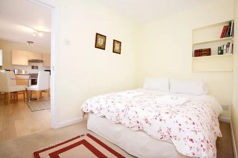 1 bed Flat in Chelsea off the Kings Road Sleeps 4!