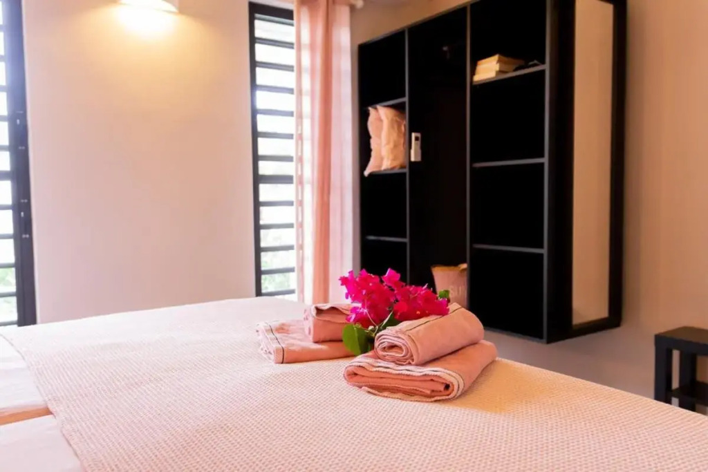 Stylish 3 Bedroom Villa With Ocean Views And Daily Maid Service
