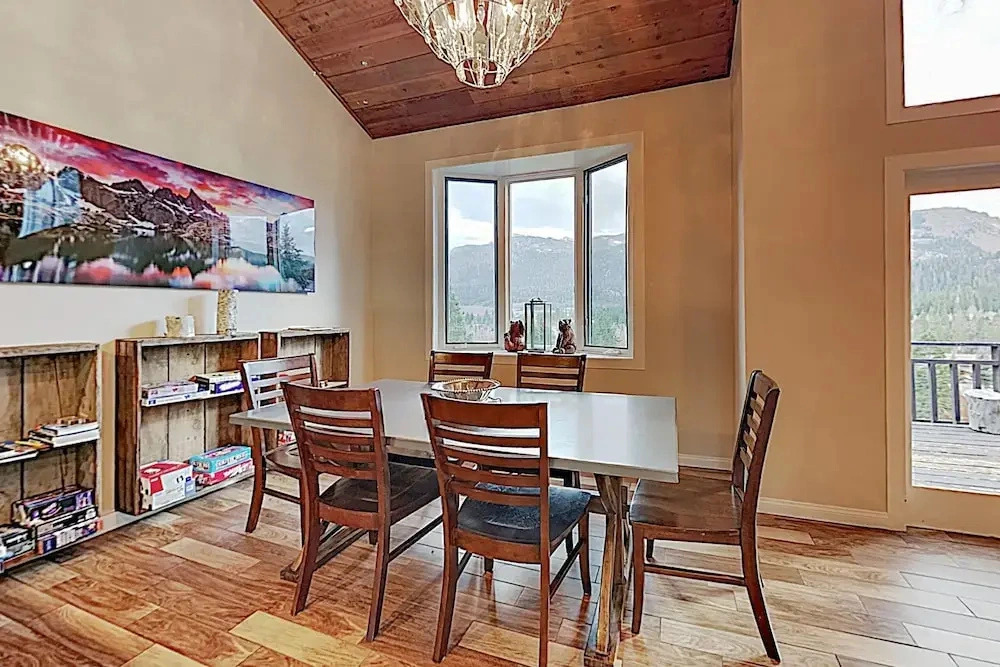 Remodeled Retreat w/ Spa & Pool, Near Eagle Lodge condo