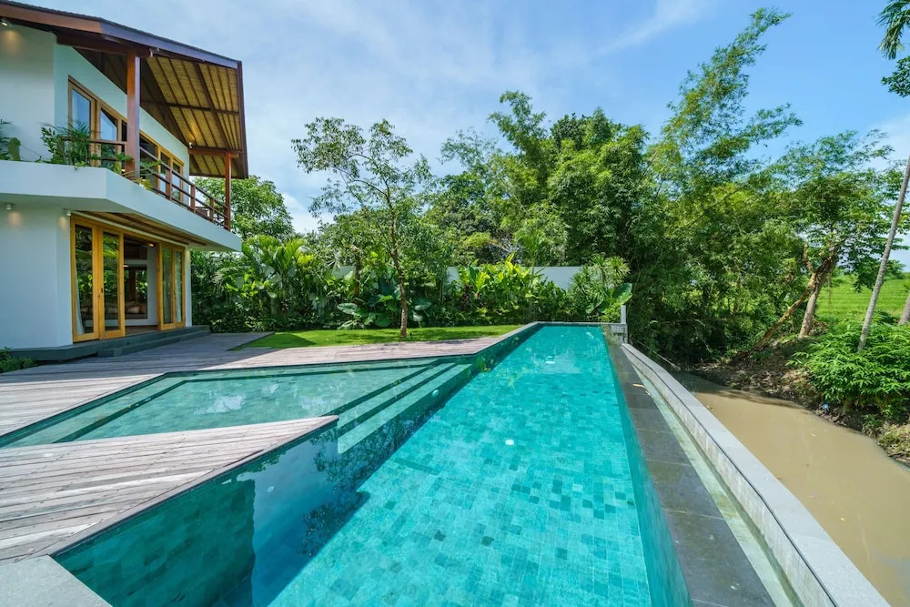 Villa Kauh - Luxury Tropical 5BR Villa