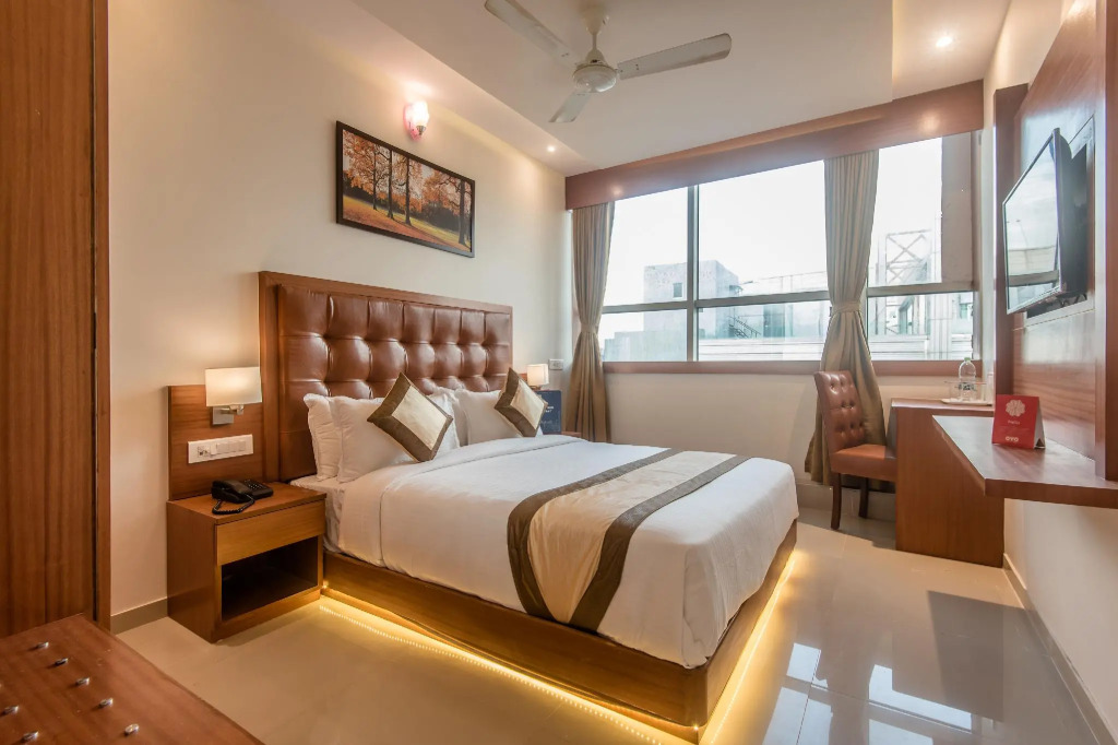 OYO 9328 Empire Suite