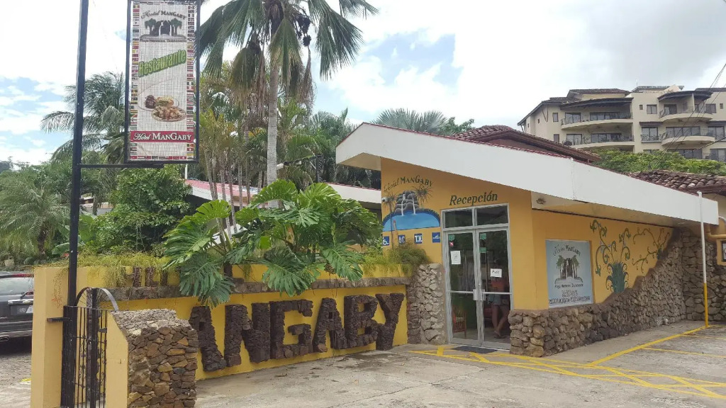 Mangaby Playa Hermosa