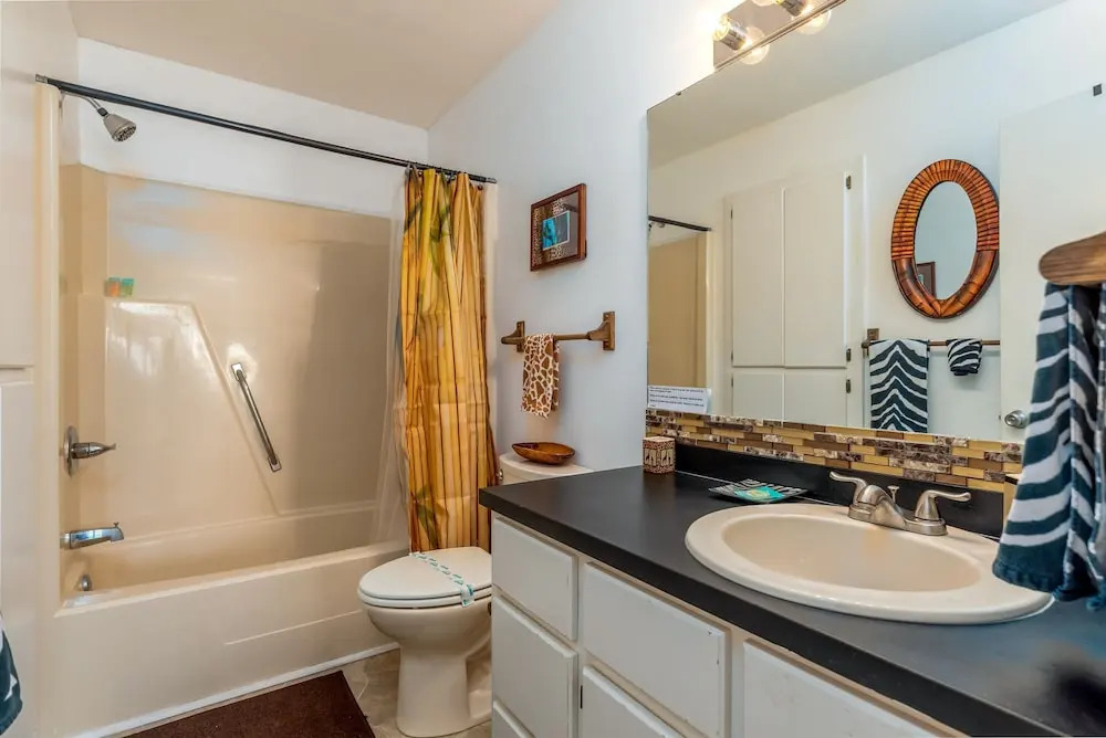 Seafari - Pet Friendly! Quiet Area Mere Feet To The Beach - Beach Side - No Busy Street To Cross! 2 Bedroom Home by RedAwning