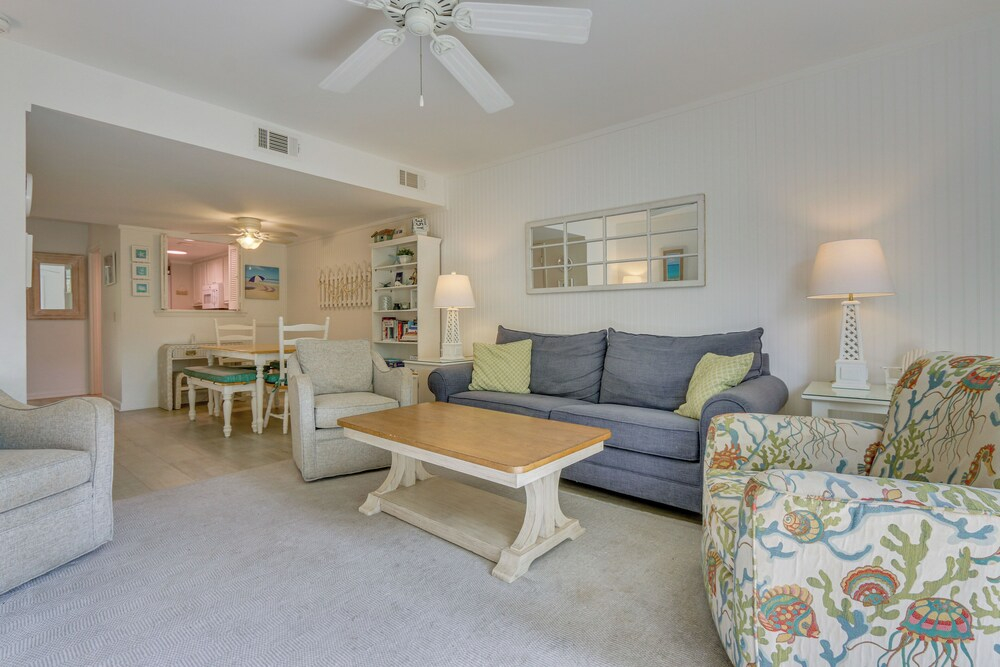 Walk to Beach! Hilton Head Island Escape w/ Pool