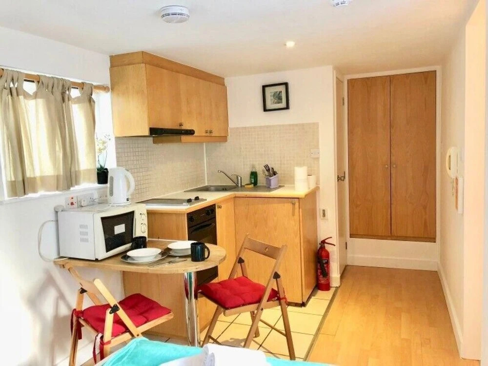 HFS Studio Next To Hydepark L14