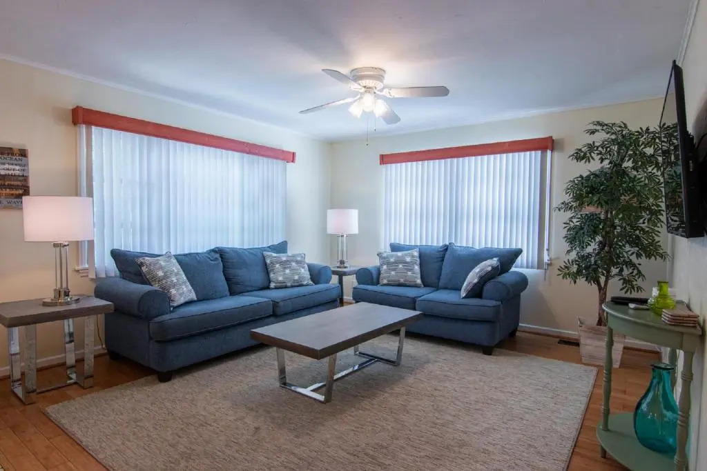 Cozy Tropical Bungalow Duplex with Heated Pool
