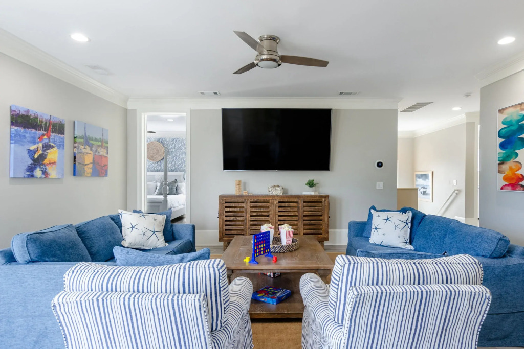 Steps to Beach Pool, Hot Tub, Fire Pit 7br, Sleeps 18 Cobalt Coast