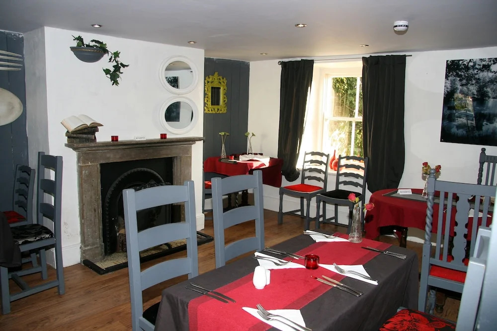 Hollybush Inn