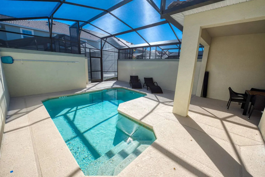 Spacious house near Disney with private pool