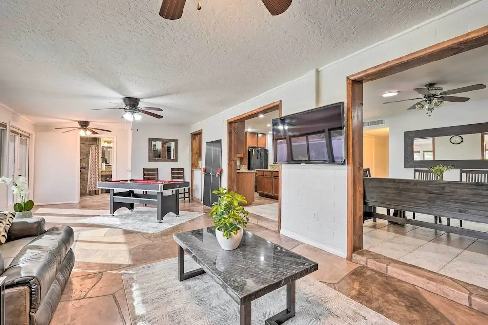 2 Mi to Old Town Scottsdale: Home w/ Pool Table