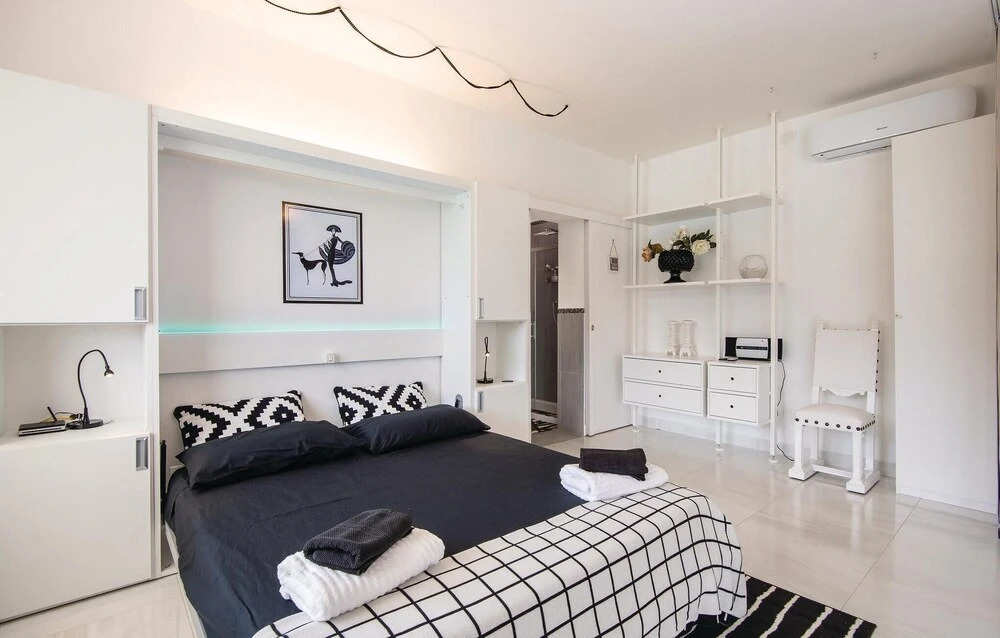 2 Bedroom Stunning Home In Roma