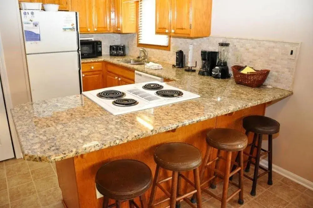 TJ's - 4 Br home by RedAwning