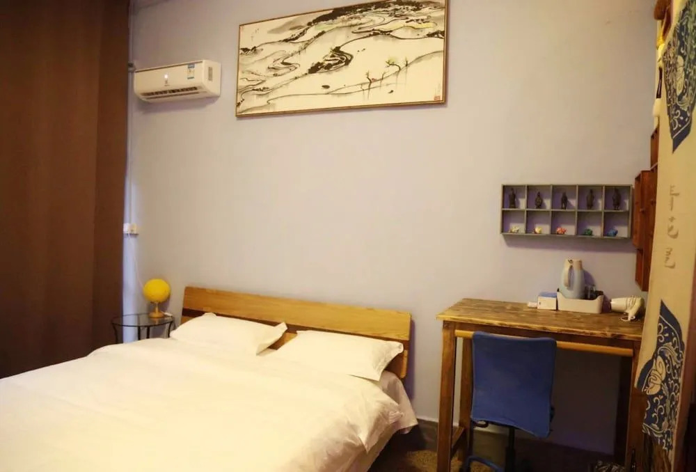 Zhaohuaxishi Youth Hostel
