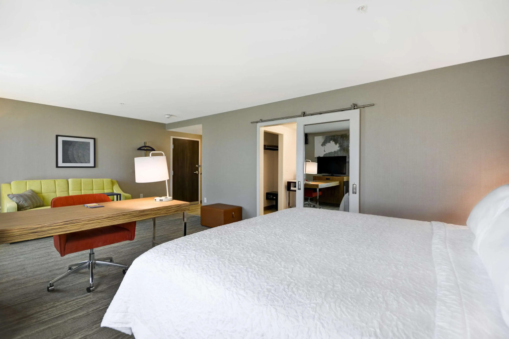 Hampton Inn & Suites Detroit/Warren